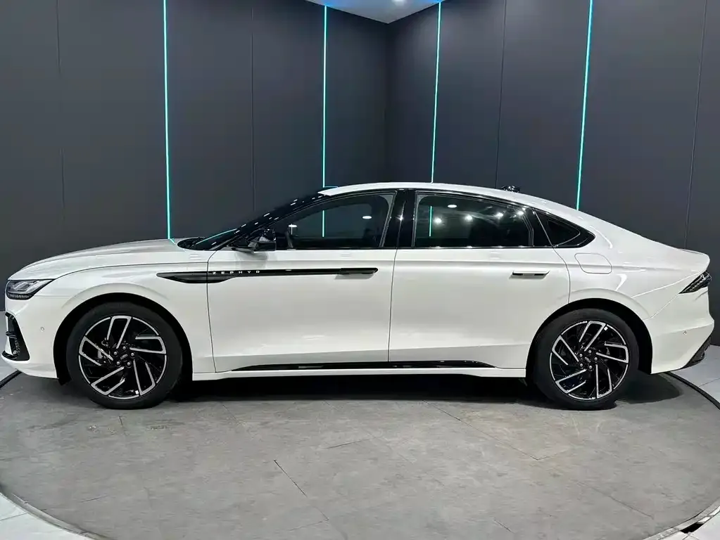 Lincoln Z 2023 из CN, фото 2