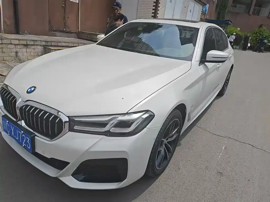 BMW 5 Series — фото 1