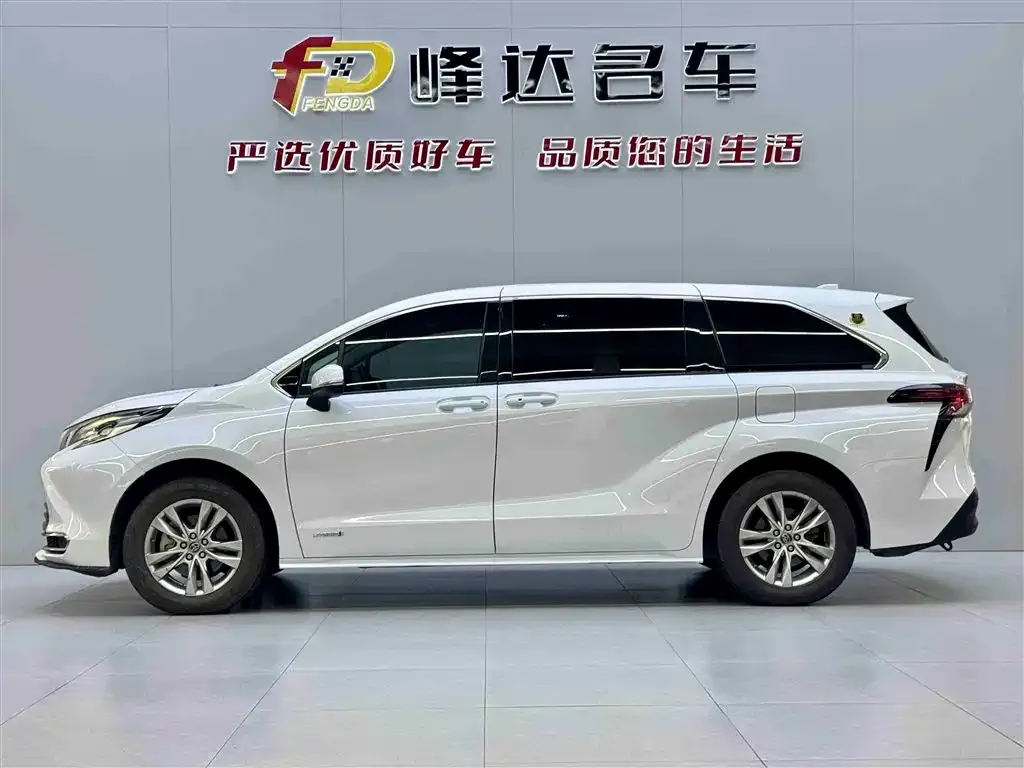 Toyota Sienna — фото 2