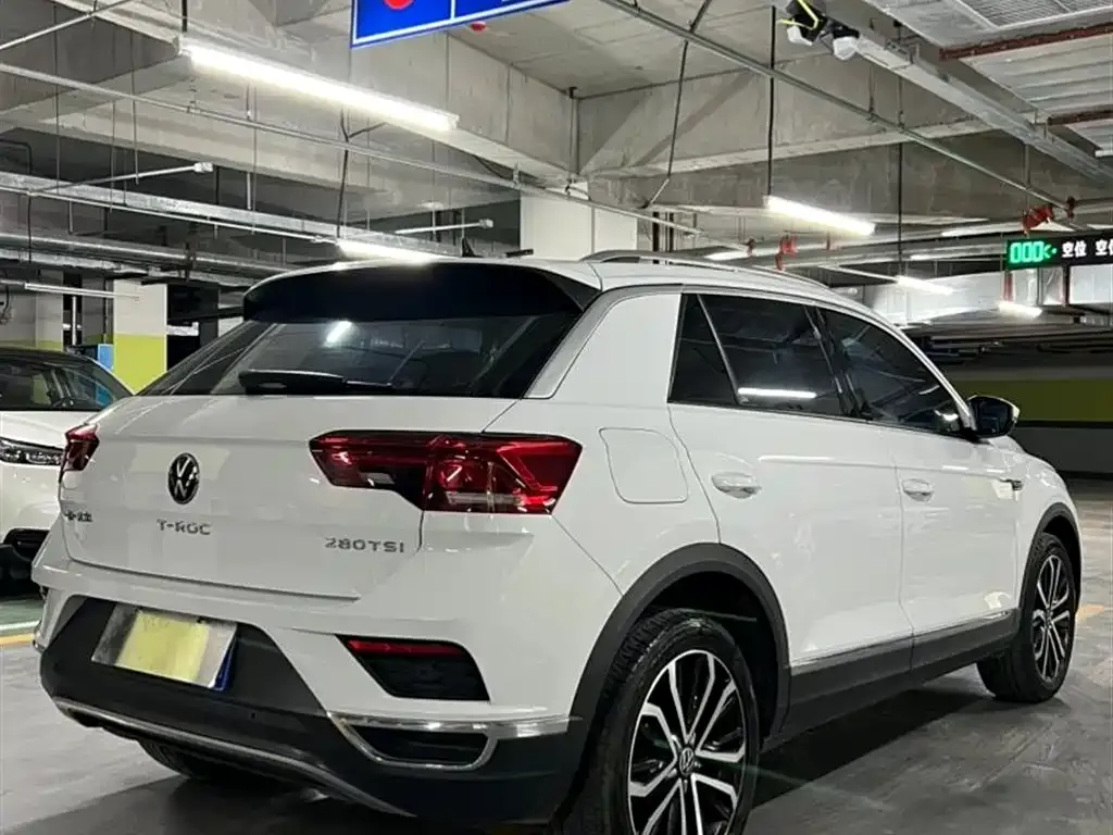Volkswagen T-Roc — фото 6