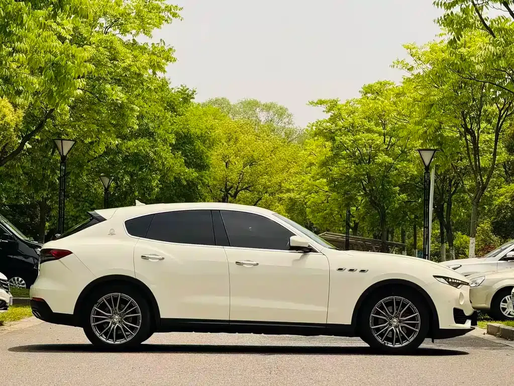 Maserati Levante — фото 8