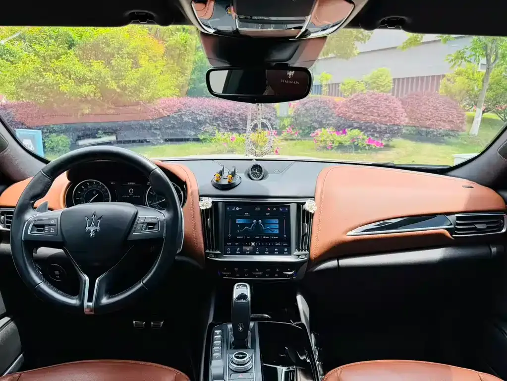 Maserati Levante — фото 2