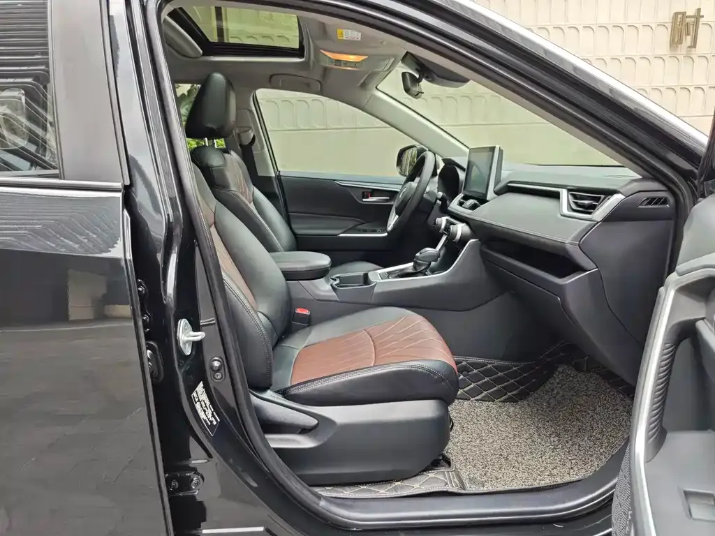 Toyota RAV4 — фото 6