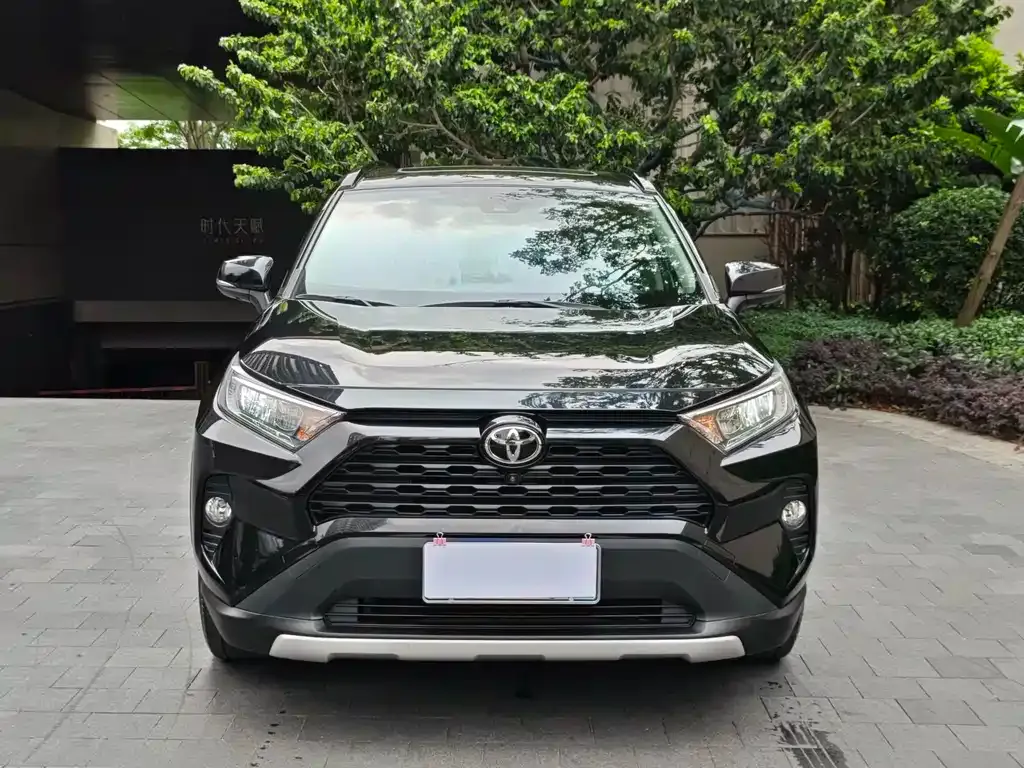 Toyota RAV4 — фото 8