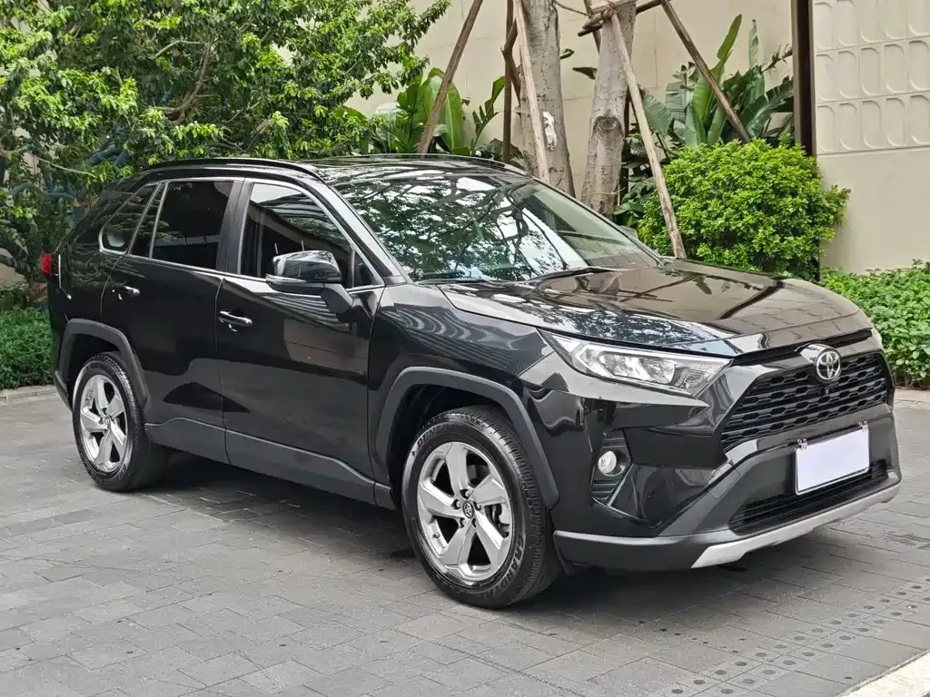 Toyota RAV4 — фото 9