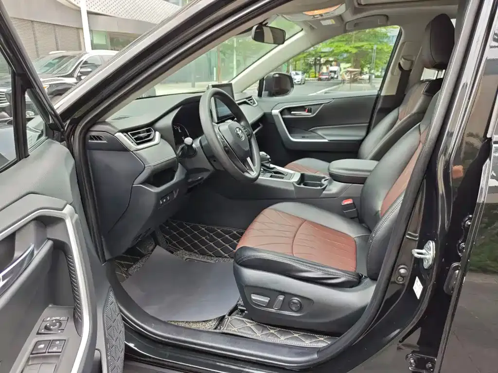 Toyota RAV4 — фото 2