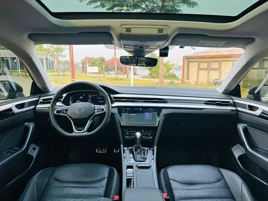 Volkswagen CC 2023 из CN, фото 2