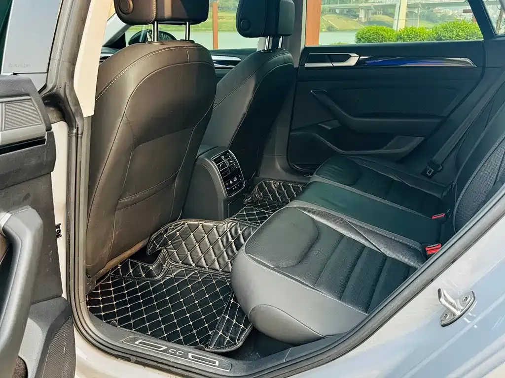 Volkswagen CC 2023 из CN, фото 4