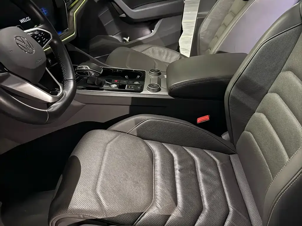 Volkswagen Touareg 2023 из CN, фото 7