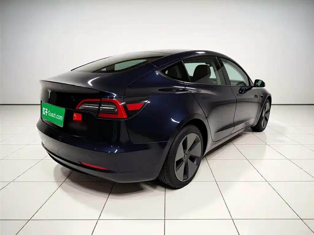 Tesla Model 3 — фото 10