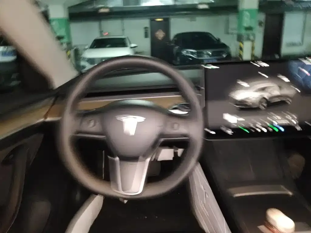 Tesla Model 3 — фото 3