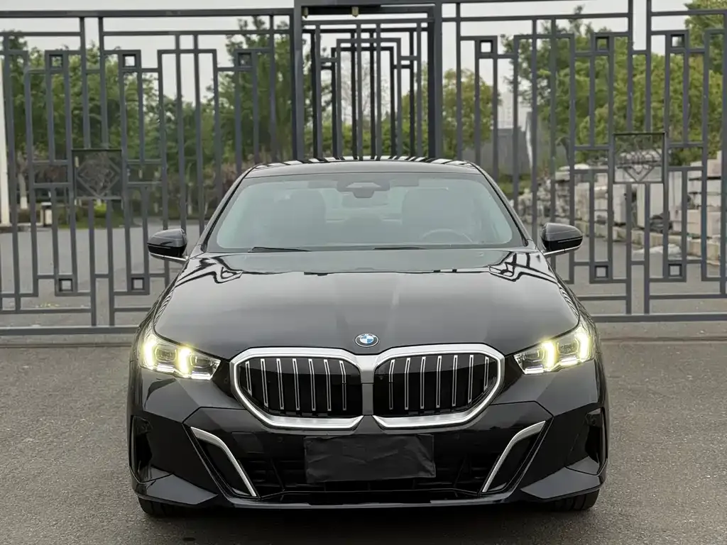 BMW 5 Series — фото 10