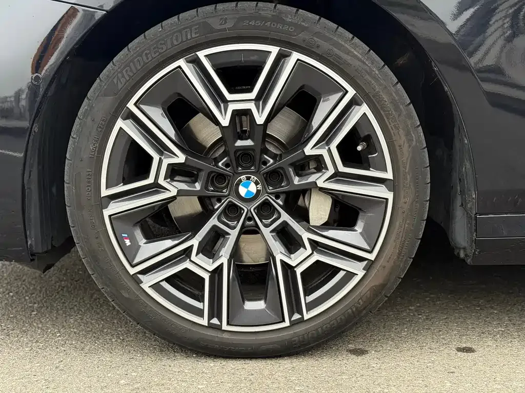 BMW 5 Series — фото 8