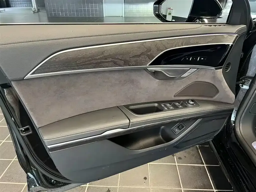 Audi A8 — фото 9