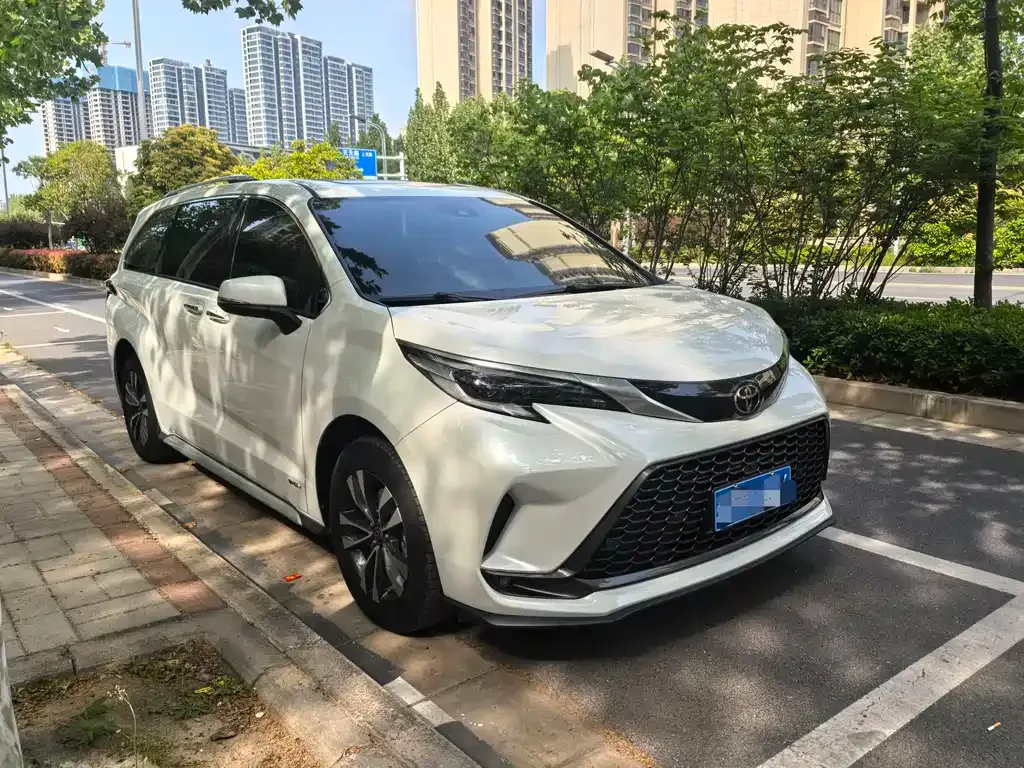 Toyota Granvia — фото 10