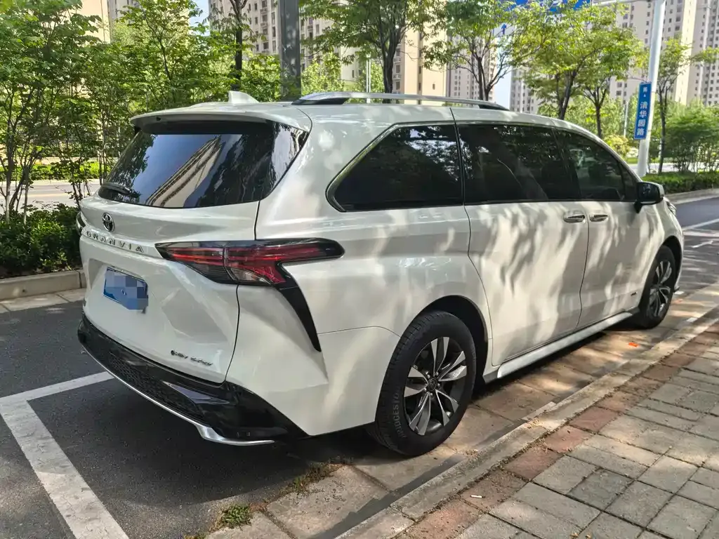 Toyota Granvia — фото 7