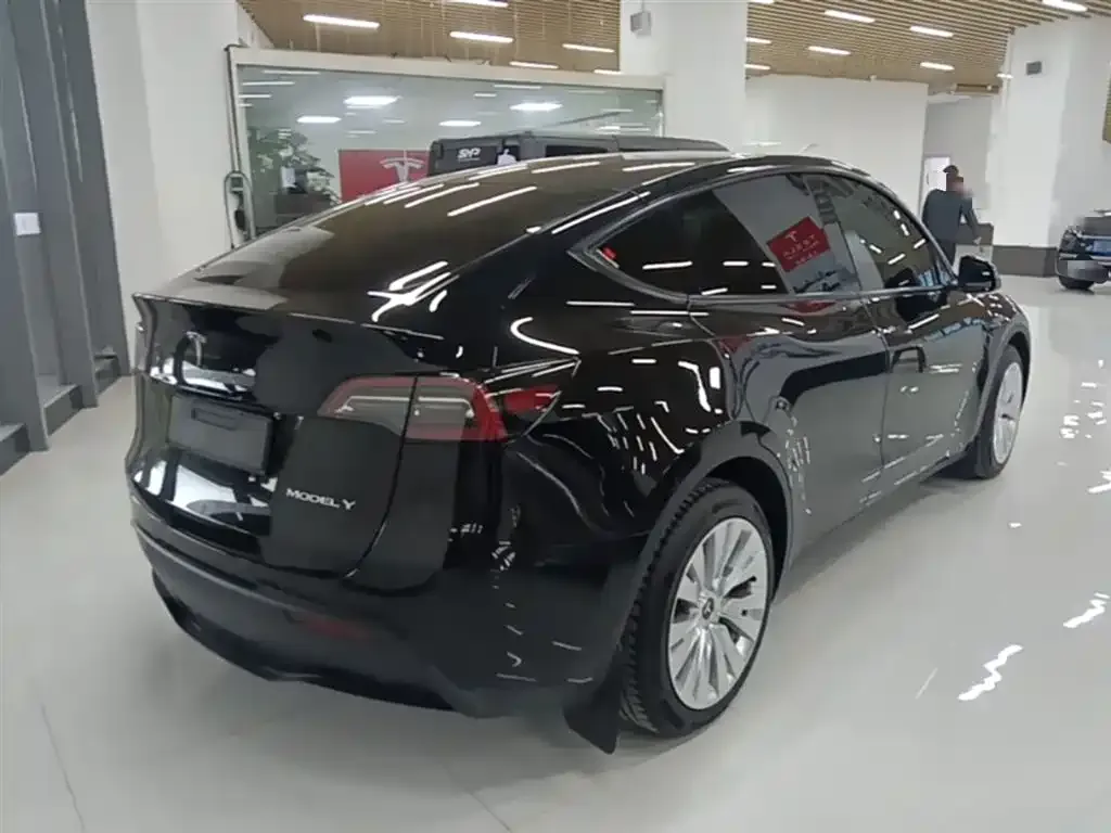 Tesla Model Y — фото 5