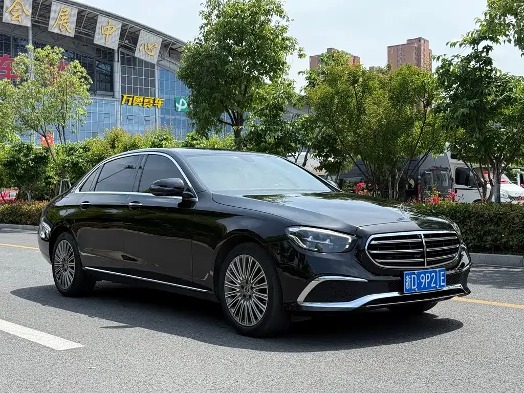Mercedes-Benz E-Class — фото 7