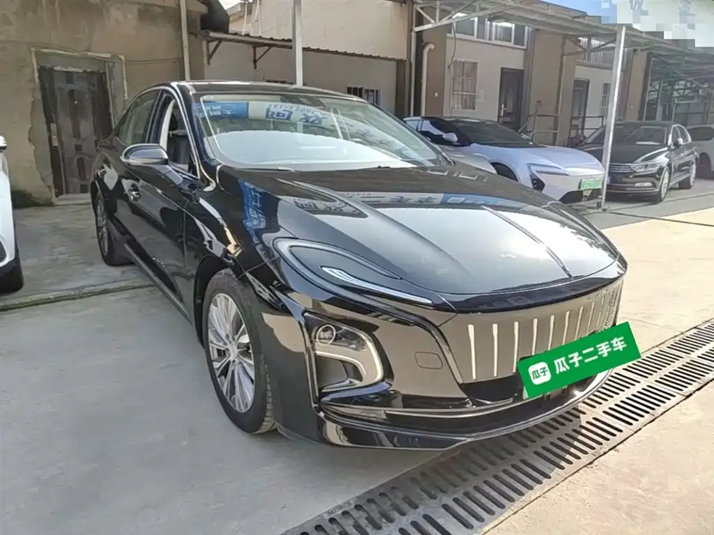 Hongqi E-QM5 — фото 4