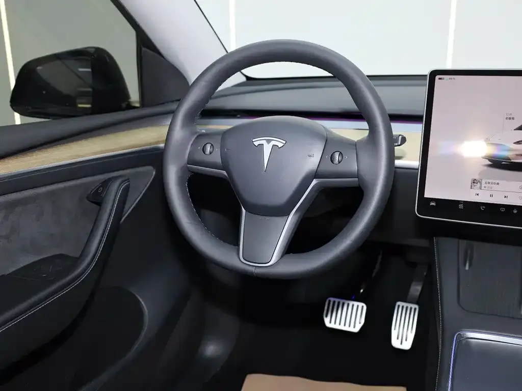 Tesla Model Y — фото 5
