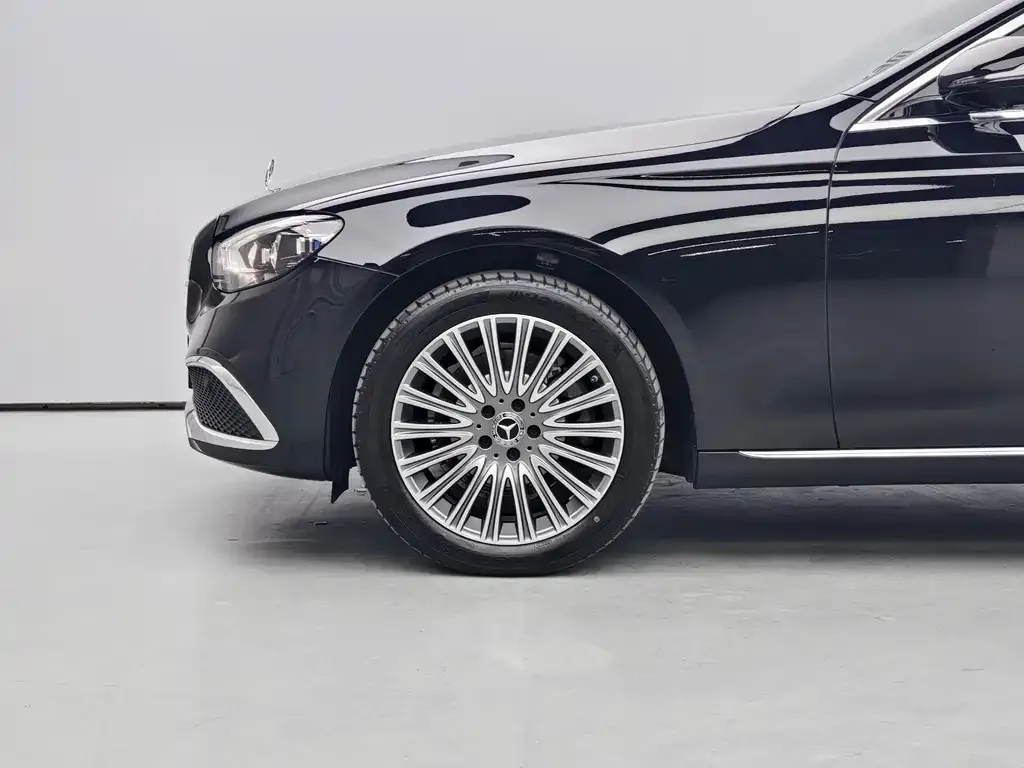 Mercedes-Benz E-Class — фото 4