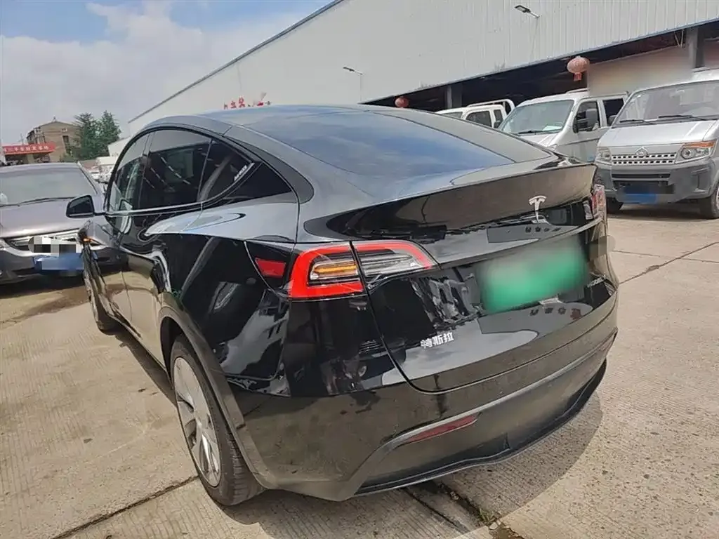 Tesla Model Y — фото 5