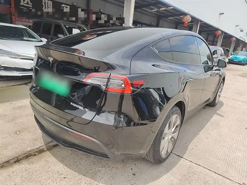 Tesla Model Y — фото 8