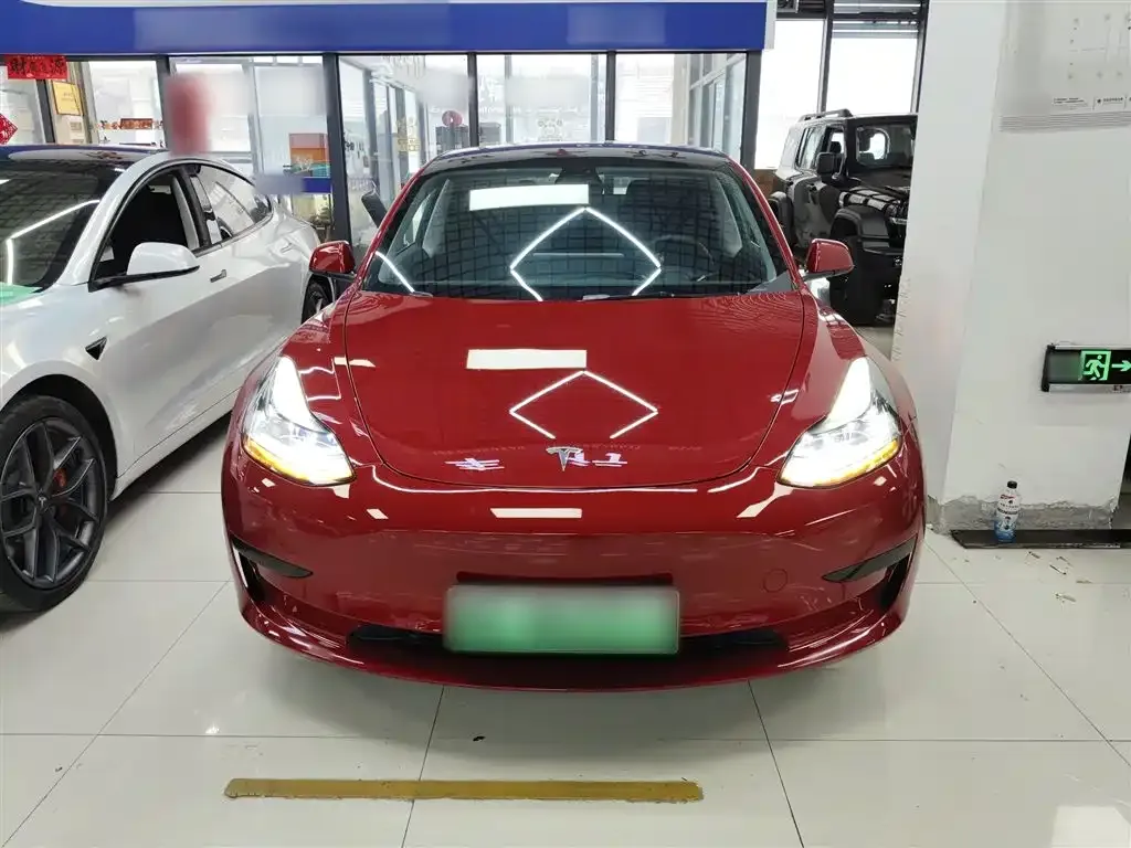 Tesla Model 3 — фото 10