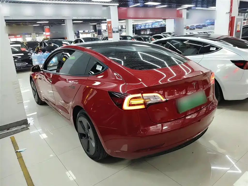 Tesla Model 3 — фото 2