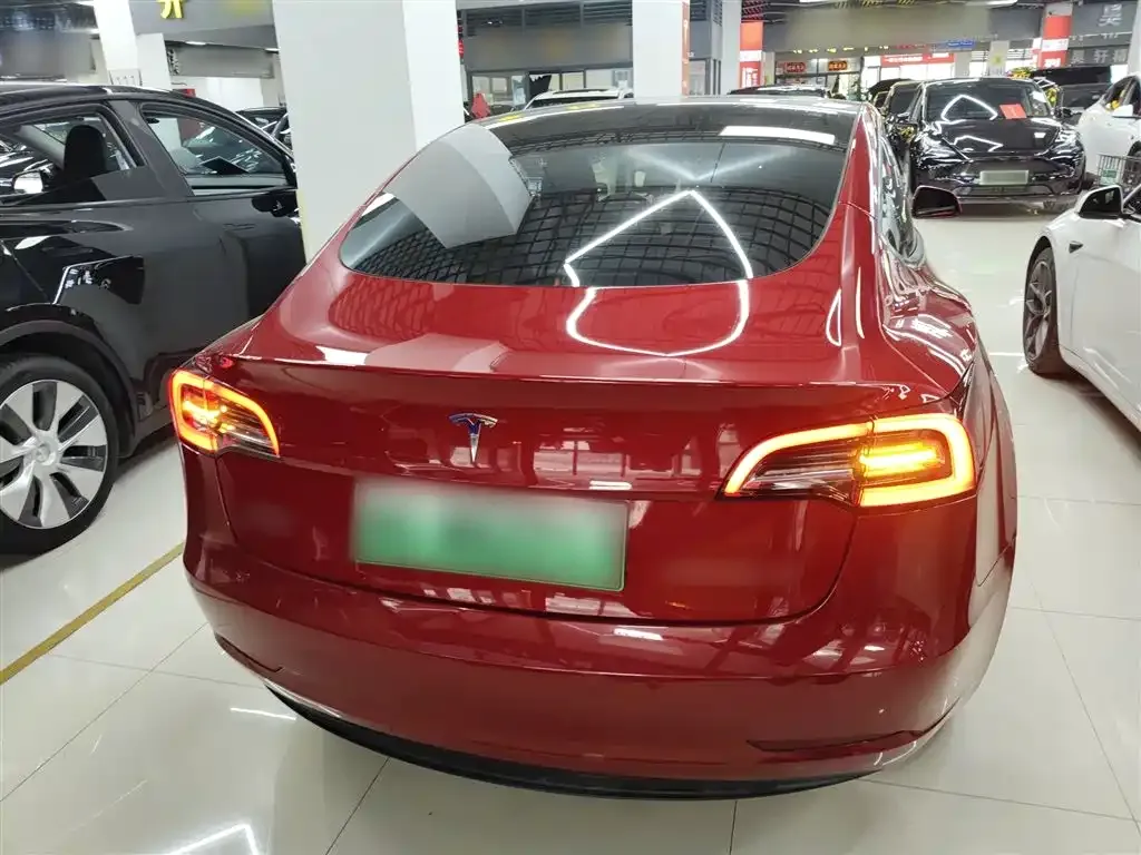 Tesla Model 3 — фото 3