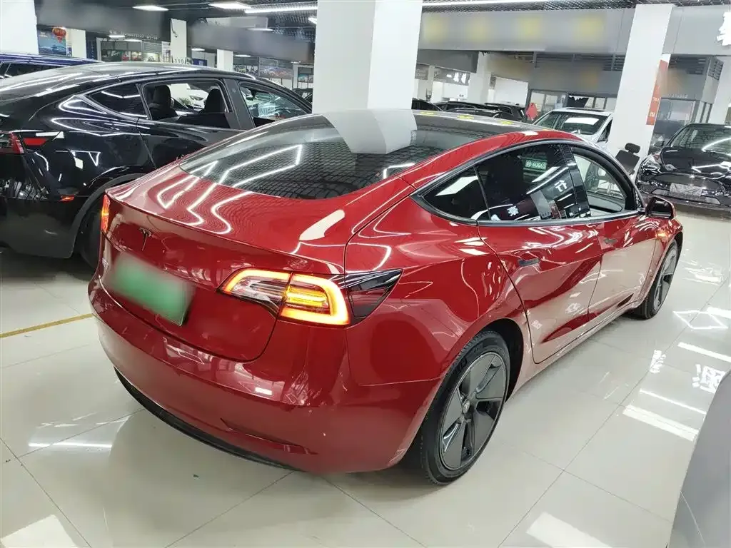Tesla Model 3 — фото 9