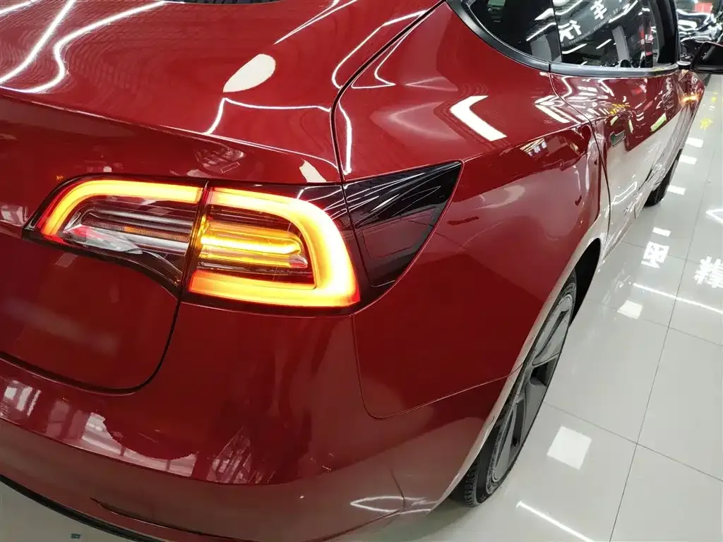 Tesla Model 3 — фото 4