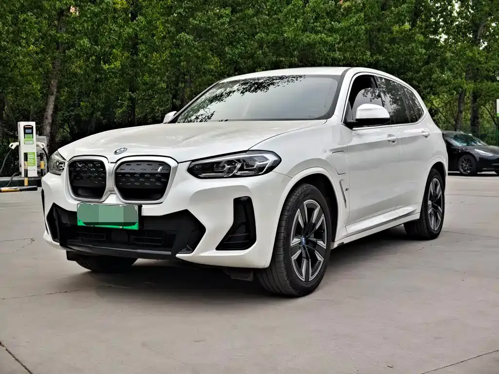 BMW iX3 — фото 1