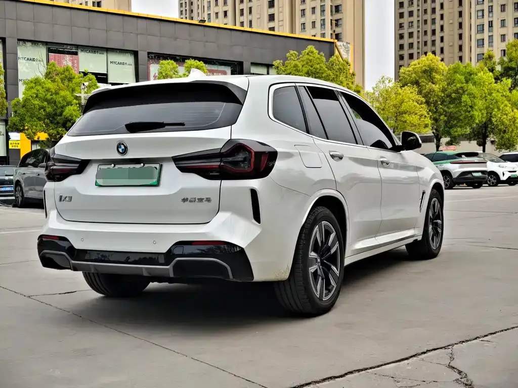 BMW iX3 — фото 3