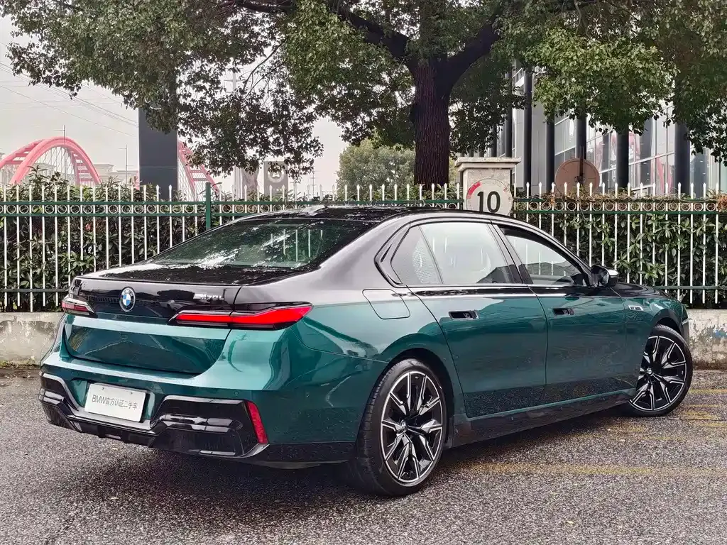 BMW i7 M70L 2024 из CN, фото 10