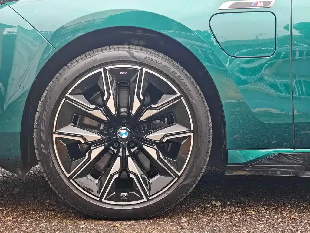 BMW i7 M70L 2024 из CN, фото 2
