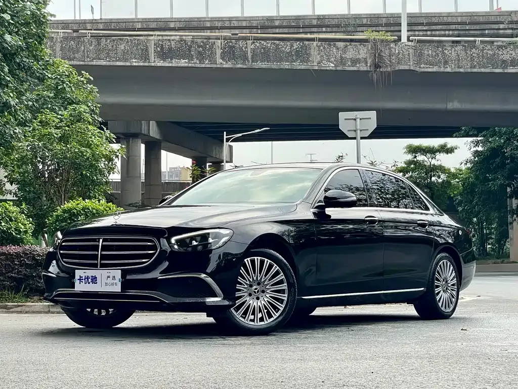 Mercedes-Benz E-Class — фото 1