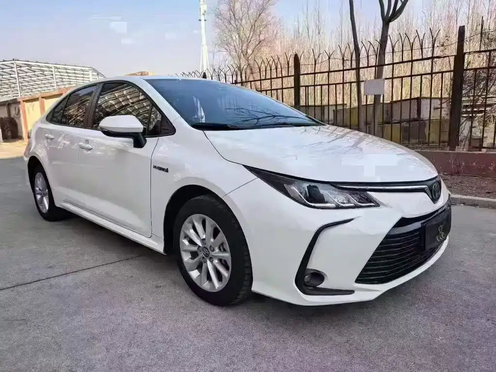 Toyota Corolla — фото 1