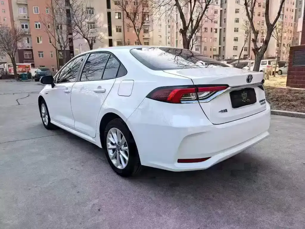 Toyota Corolla — фото 7