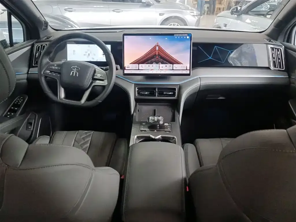BYD L DM-i — фото 9