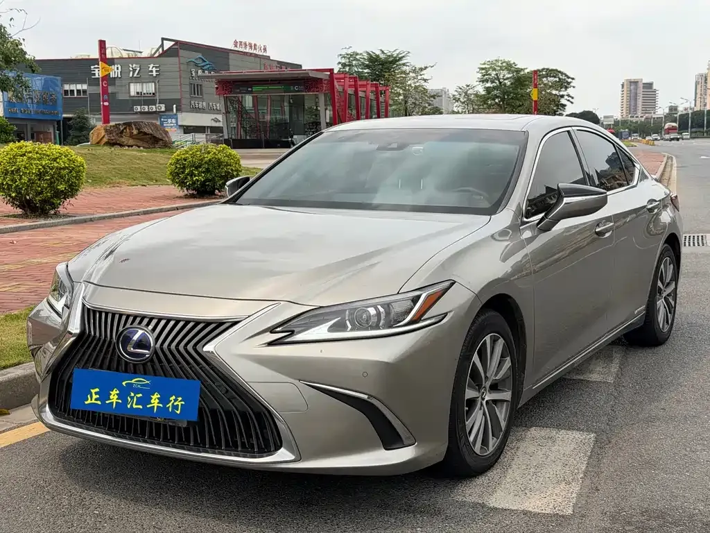 Lexus ES — фото 1