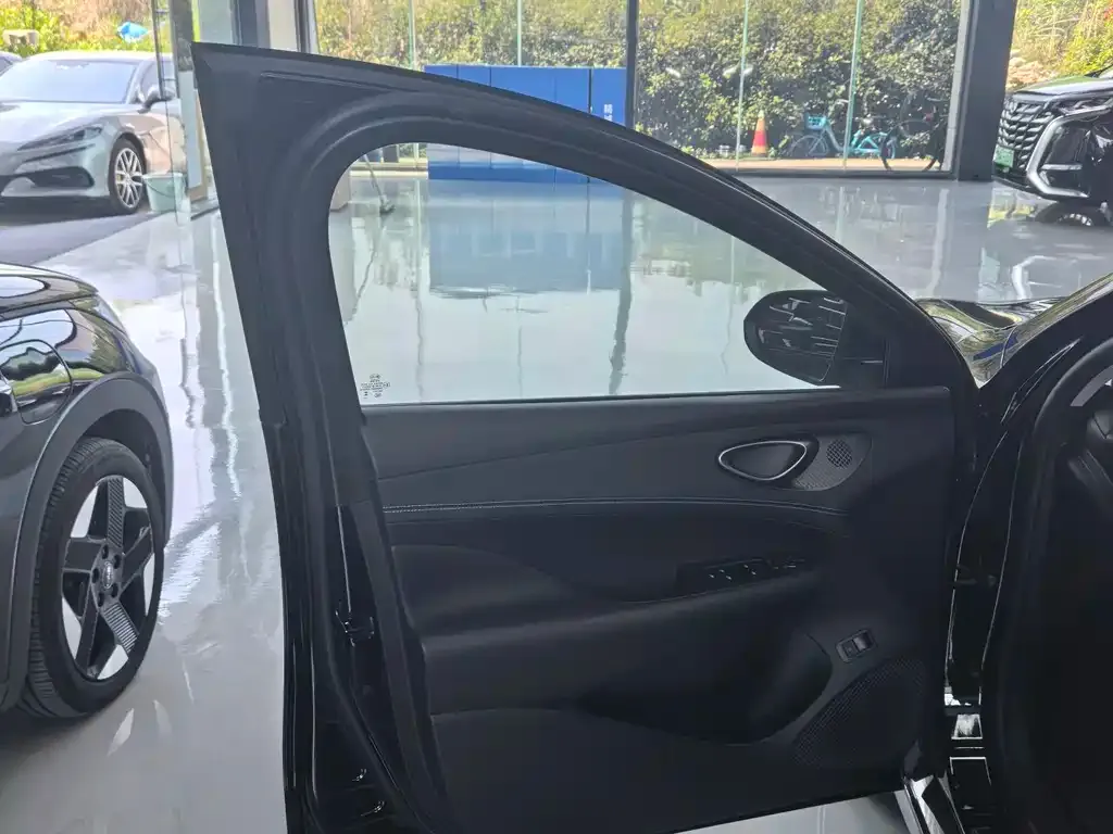 BYD Seal 05 DM-i — фото 8