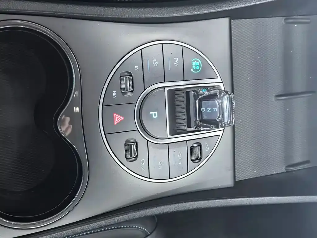 BYD Seal 05 DM-i — фото 10