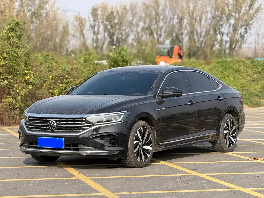 Volkswagen Passat — фото 1