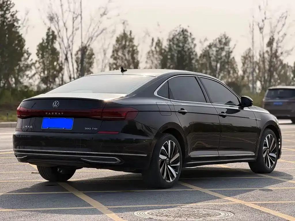 Volkswagen Passat — фото 6