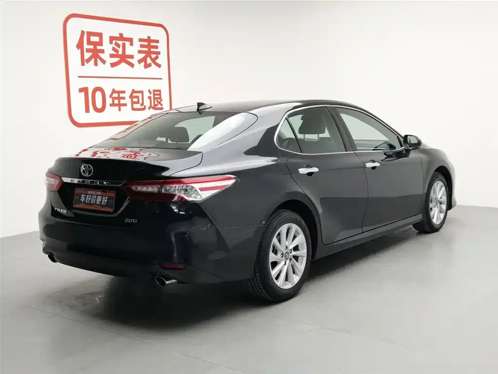 Toyota Camry — фото 4