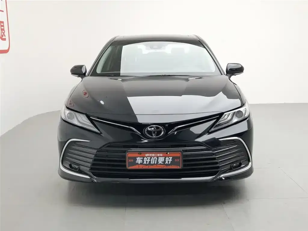 Toyota Camry — фото 2