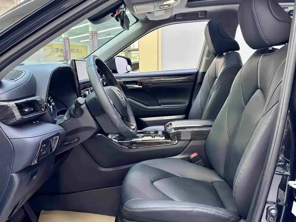 Toyota Highlander — фото 10