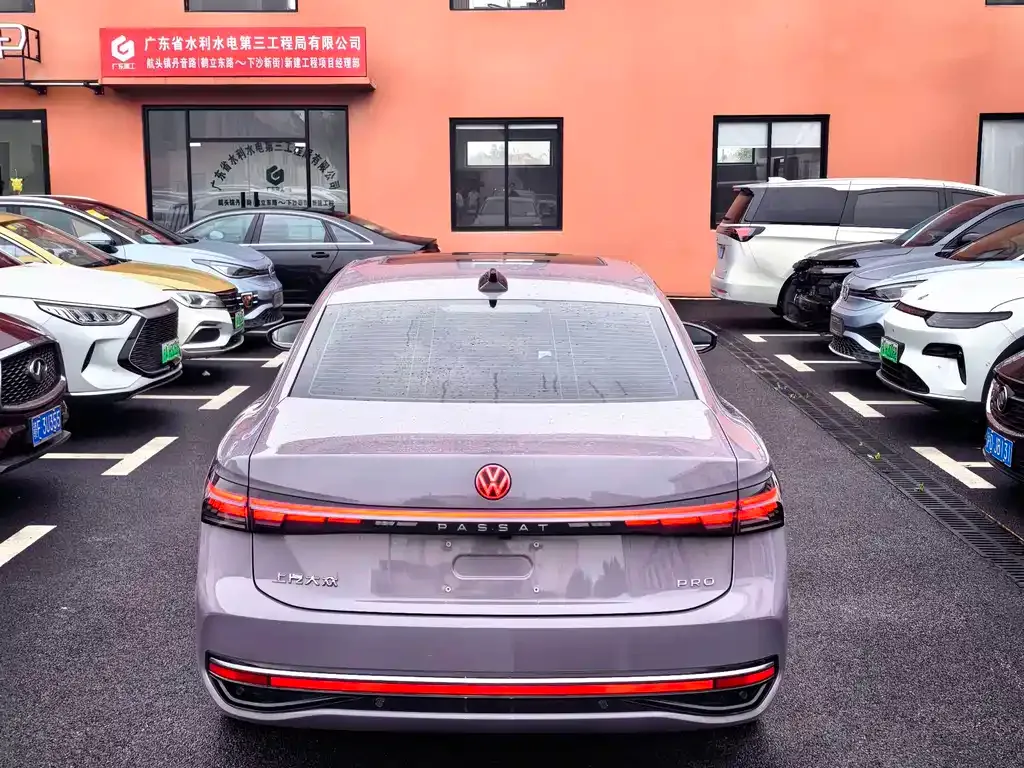Volkswagen Passat — фото 8