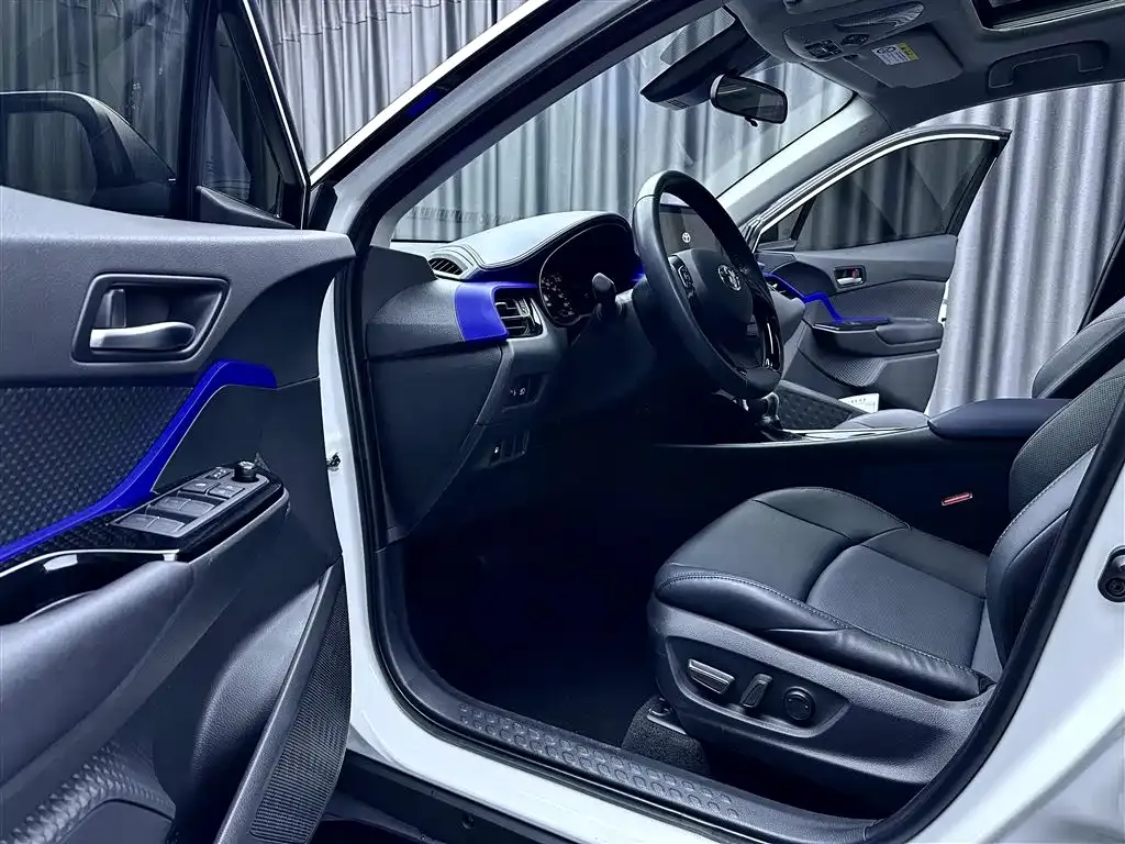 Toyota C-HR 2023 из CN, фото 5